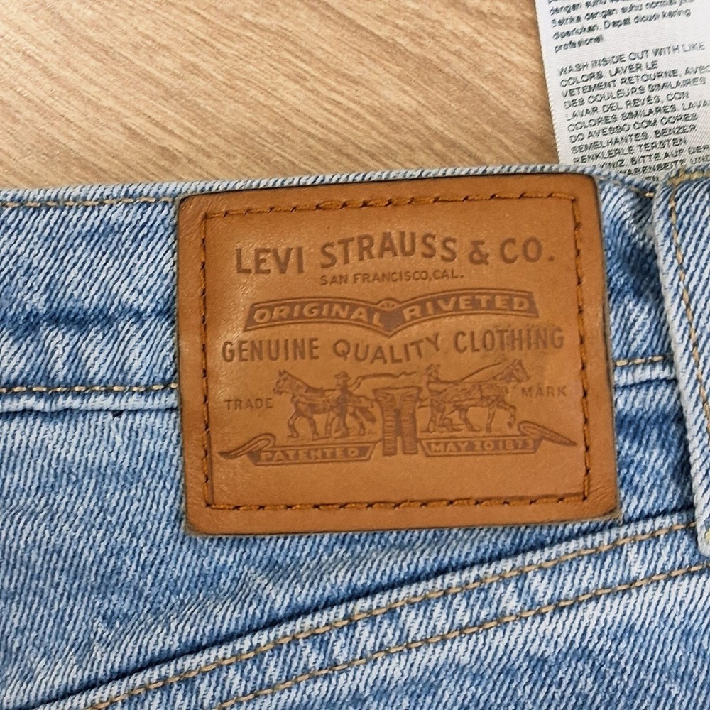 Levis Premium Ribcage Straight Jeans Womens 24x32 Light Wash High Rise Denim - Picture 3 of 12
